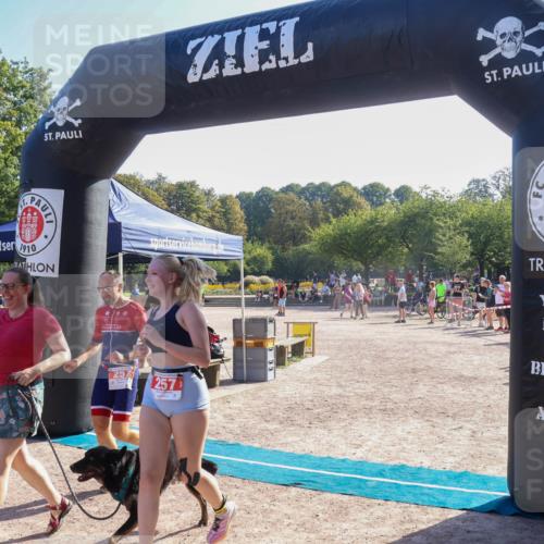 08.09.2024 - Stadtparktriathlon Luisa Fischer http://msf.ph/oto/7034422 08.09.2024 10:55:19 Ziel 184, 215, 257 meine-sportfotos.de