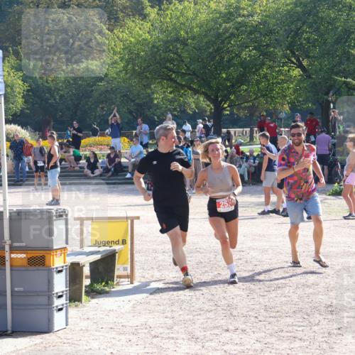 08.09.2024 - Stadtparktriathlon Luisa Fischer http://msf.ph/oto/7034451 08.09.2024 10:55:35 Ziel 255 meine-sportfotos.de