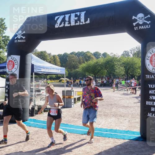 08.09.2024 - Stadtparktriathlon Luisa Fischer http://msf.ph/oto/7034469 08.09.2024 10:55:38 Ziel 255 meine-sportfotos.de