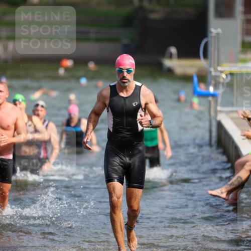 08.09.2024 - Stadtparktriathlon Michael Strokosch http://msf.ph/oto/7034537 08.09.2024 11:53:13 Schwimmen 748, 752, 754, 756, 777, 783, 796, 811, 816, 835, 837 meine-sportfotos.de
