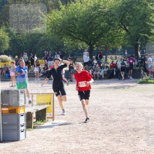 08.09.2024 - Stadtparktriathlon Luisa Fischer http://msf.ph/oto/7034560 08.09.2024 10:57:34 Ziel 238 meine-sportfotos.de