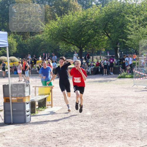 08.09.2024 - Stadtparktriathlon Luisa Fischer http://msf.ph/oto/7034564 08.09.2024 10:57:35 Ziel 238 meine-sportfotos.de