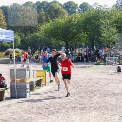 08.09.2024 - Stadtparktriathlon Luisa Fischer http://msf.ph/oto/7034566 08.09.2024 10:57:35 Ziel 238 meine-sportfotos.de