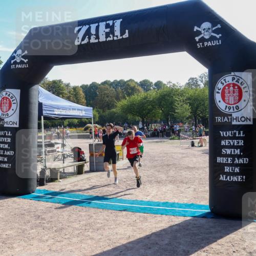 08.09.2024 - Stadtparktriathlon Luisa Fischer http://msf.ph/oto/7034574 08.09.2024 10:57:36 Ziel 238 meine-sportfotos.de