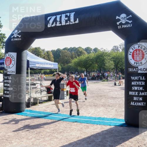 08.09.2024 - Stadtparktriathlon Luisa Fischer http://msf.ph/oto/7034576 08.09.2024 10:57:36 Ziel 238 meine-sportfotos.de