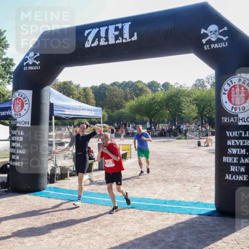 08.09.2024 - Stadtparktriathlon Luisa Fischer http://msf.ph/oto/7034577 08.09.2024 10:57:36 Ziel 238 meine-sportfotos.de