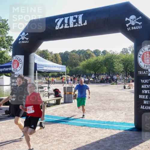 08.09.2024 - Stadtparktriathlon Luisa Fischer http://msf.ph/oto/7034581 08.09.2024 10:57:37 Ziel 238 meine-sportfotos.de