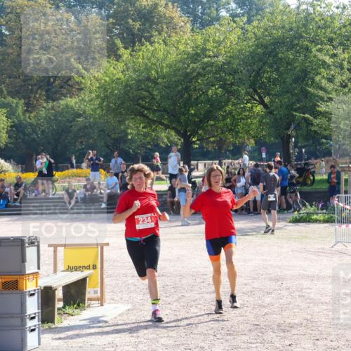 08.09.2024 - Stadtparktriathlon Luisa Fischer http://msf.ph/oto/7034664 08.09.2024 10:59:33 Ziel 234 meine-sportfotos.de