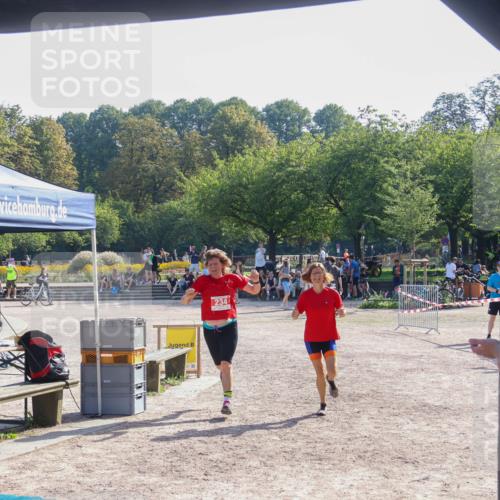 08.09.2024 - Stadtparktriathlon Luisa Fischer http://msf.ph/oto/7034670 08.09.2024 10:59:34 Ziel 234 meine-sportfotos.de