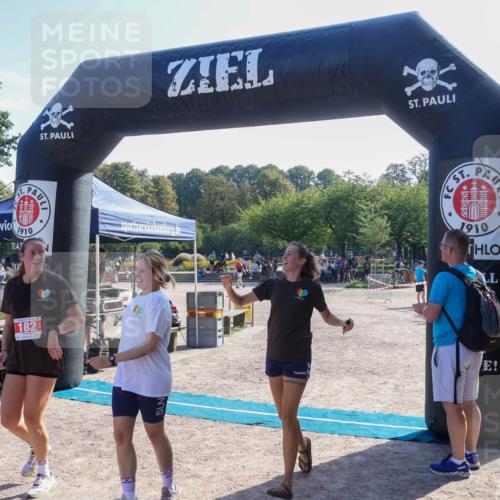 08.09.2024 - Stadtparktriathlon Luisa Fischer http://msf.ph/oto/7034737 08.09.2024 11:00:23 Ziel 182 meine-sportfotos.de