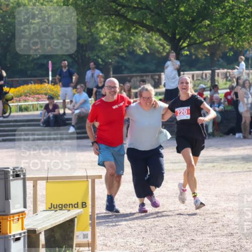 08.09.2024 - Stadtparktriathlon Luisa Fischer http://msf.ph/oto/7034741 08.09.2024 11:01:07 Ziel 220 meine-sportfotos.de