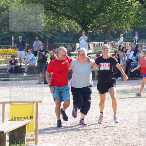 08.09.2024 - Stadtparktriathlon Luisa Fischer http://msf.ph/oto/7034743 08.09.2024 11:01:07 Ziel 220 meine-sportfotos.de