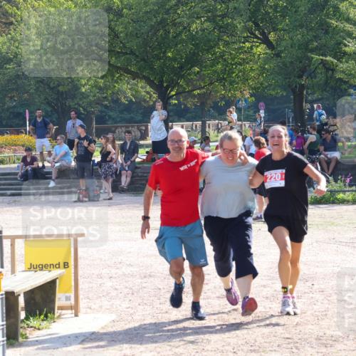 08.09.2024 - Stadtparktriathlon Luisa Fischer http://msf.ph/oto/7034752 08.09.2024 11:01:08 Ziel 220 meine-sportfotos.de