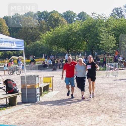 08.09.2024 - Stadtparktriathlon Luisa Fischer http://msf.ph/oto/7034758 08.09.2024 11:01:09 Ziel 220 meine-sportfotos.de
