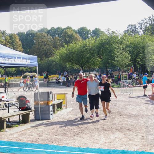 08.09.2024 - Stadtparktriathlon Luisa Fischer http://msf.ph/oto/7034760 08.09.2024 11:01:09 Ziel 220 meine-sportfotos.de