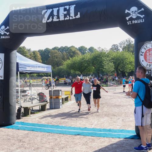 08.09.2024 - Stadtparktriathlon Luisa Fischer http://msf.ph/oto/7034762 08.09.2024 11:01:10 Ziel 220 meine-sportfotos.de