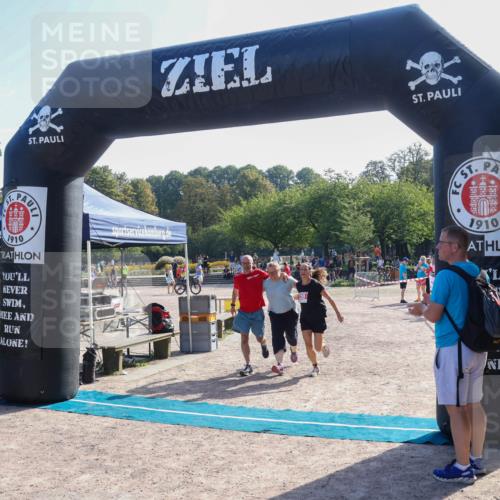 08.09.2024 - Stadtparktriathlon Luisa Fischer http://msf.ph/oto/7034765 08.09.2024 11:01:10 Ziel 220 meine-sportfotos.de