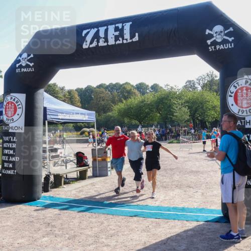 08.09.2024 - Stadtparktriathlon Luisa Fischer http://msf.ph/oto/7034767 08.09.2024 11:01:10 Ziel 220 meine-sportfotos.de