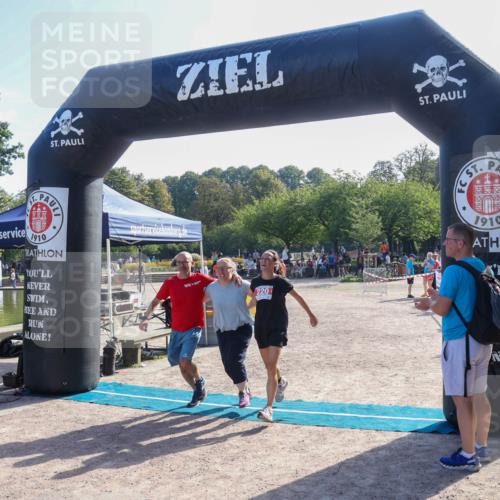 08.09.2024 - Stadtparktriathlon Luisa Fischer http://msf.ph/oto/7034771 08.09.2024 11:01:11 Ziel 220 meine-sportfotos.de