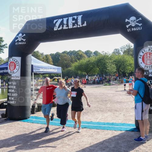 08.09.2024 - Stadtparktriathlon Luisa Fischer http://msf.ph/oto/7034773 08.09.2024 11:01:11 Ziel 220 meine-sportfotos.de