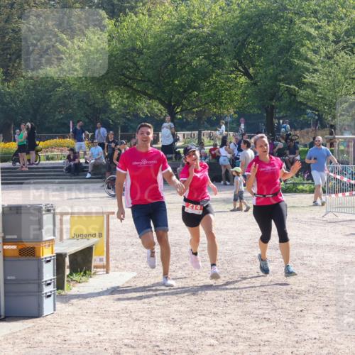 08.09.2024 - Stadtparktriathlon Luisa Fischer http://msf.ph/oto/7034776 08.09.2024 11:01:18 Ziel 214 meine-sportfotos.de