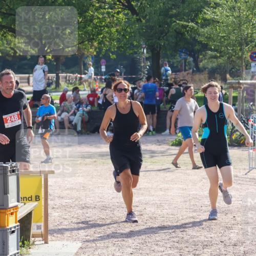 08.09.2024 - Stadtparktriathlon Luisa Fischer http://msf.ph/oto/7034798 08.09.2024 11:01:47 Ziel 248 meine-sportfotos.de
