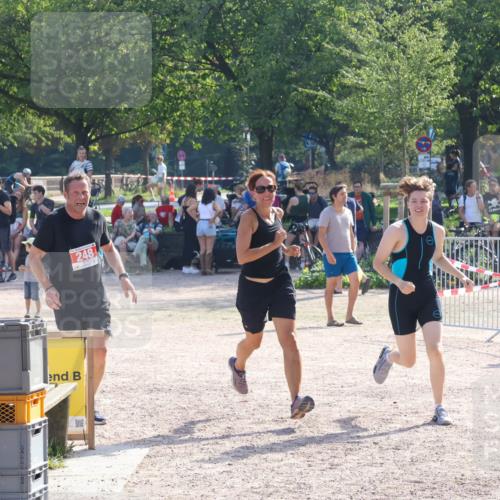 08.09.2024 - Stadtparktriathlon Luisa Fischer http://msf.ph/oto/7034800 08.09.2024 11:01:47 Ziel 248 meine-sportfotos.de