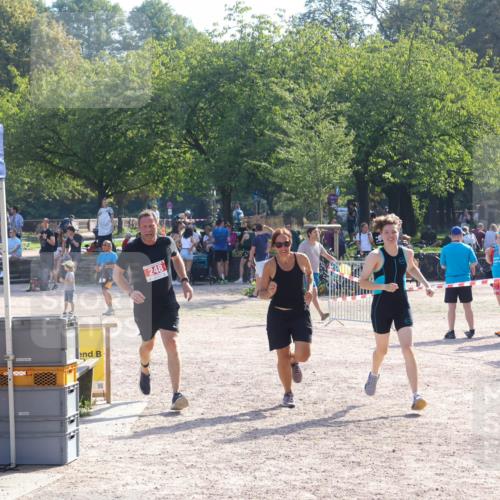 08.09.2024 - Stadtparktriathlon Luisa Fischer http://msf.ph/oto/7034803 08.09.2024 11:01:48 Ziel 248 meine-sportfotos.de