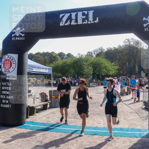 08.09.2024 - Stadtparktriathlon Luisa Fischer http://msf.ph/oto/7034821 08.09.2024 11:01:50 Ziel 248 meine-sportfotos.de