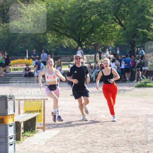 08.09.2024 - Stadtparktriathlon Luisa Fischer http://msf.ph/oto/7034829 08.09.2024 11:01:58 Ziel 209 meine-sportfotos.de