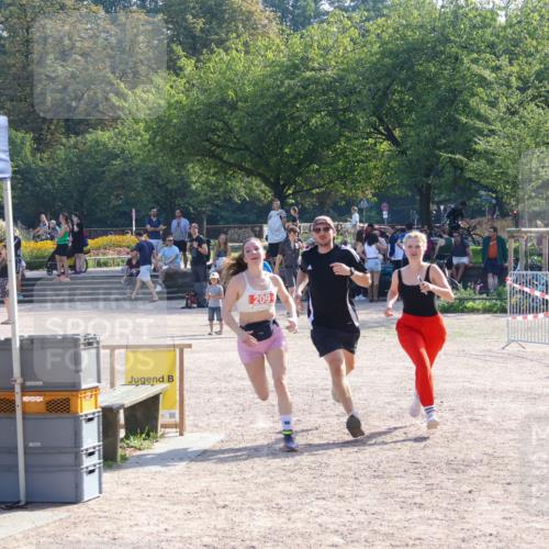 08.09.2024 - Stadtparktriathlon Luisa Fischer http://msf.ph/oto/7034833 08.09.2024 11:01:59 Ziel 209 meine-sportfotos.de