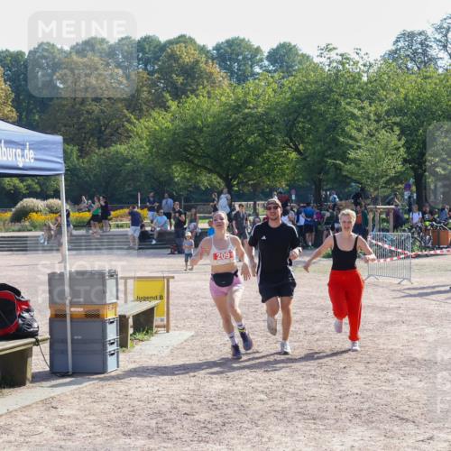 08.09.2024 - Stadtparktriathlon Luisa Fischer http://msf.ph/oto/7034837 08.09.2024 11:01:59 Ziel 209 meine-sportfotos.de