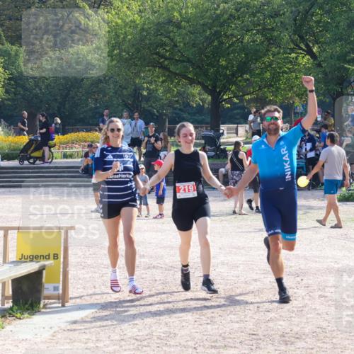08.09.2024 - Stadtparktriathlon Luisa Fischer http://msf.ph/oto/7034891 08.09.2024 11:02:40 Ziel 219 meine-sportfotos.de