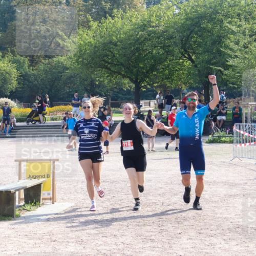 08.09.2024 - Stadtparktriathlon Luisa Fischer http://msf.ph/oto/7034895 08.09.2024 11:02:41 Ziel 219 meine-sportfotos.de