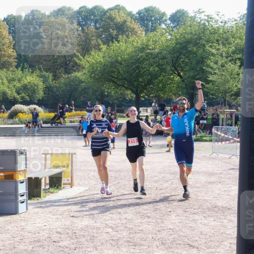 08.09.2024 - Stadtparktriathlon Luisa Fischer http://msf.ph/oto/7034897 08.09.2024 11:02:41 Ziel 219 meine-sportfotos.de
