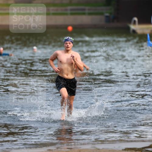 08.09.2024 - Stadtparktriathlon Michael Strokosch http://msf.ph/oto/7034906 08.09.2024 11:55:14 Schwimmen 786 meine-sportfotos.de