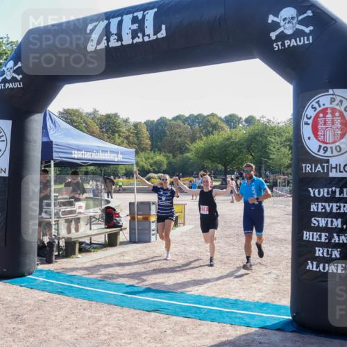 08.09.2024 - Stadtparktriathlon Luisa Fischer http://msf.ph/oto/7034909 08.09.2024 11:02:43 Ziel 219 meine-sportfotos.de