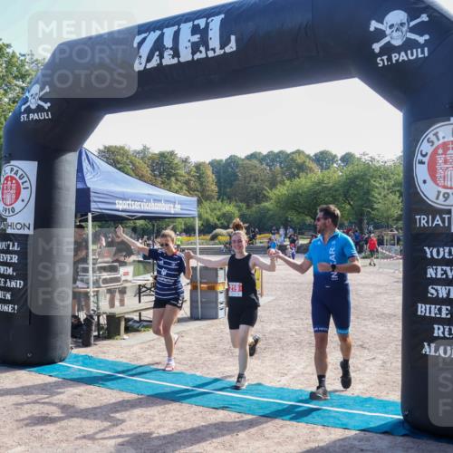 08.09.2024 - Stadtparktriathlon Luisa Fischer http://msf.ph/oto/7034915 08.09.2024 11:02:43 Ziel 219 meine-sportfotos.de