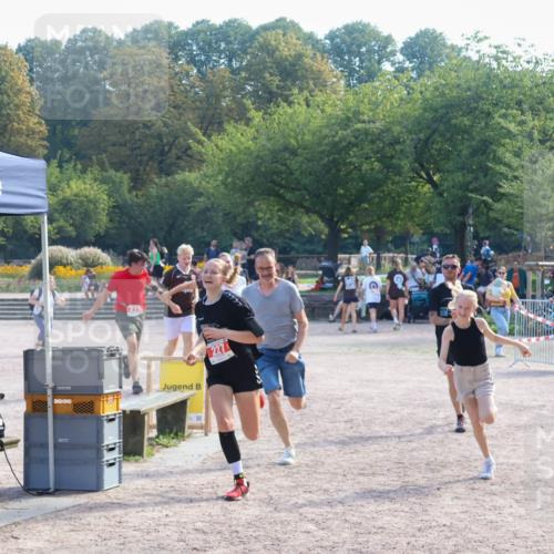 08.09.2024 - Stadtparktriathlon Luisa Fischer http://msf.ph/oto/7034932 08.09.2024 11:04:02 Ziel 227, 237 meine-sportfotos.de
