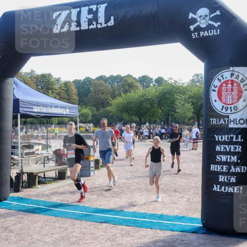 08.09.2024 - Stadtparktriathlon Luisa Fischer http://msf.ph/oto/7034940 08.09.2024 11:04:03 Ziel 227, 237 meine-sportfotos.de