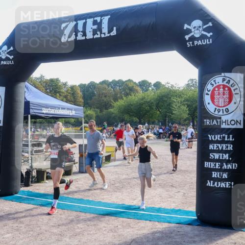 08.09.2024 - Stadtparktriathlon Luisa Fischer http://msf.ph/oto/7034943 08.09.2024 11:04:03 Ziel 227, 237 meine-sportfotos.de