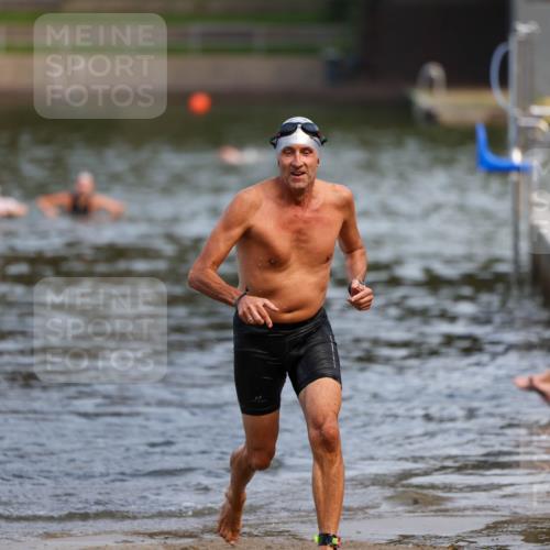08.09.2024 - Stadtparktriathlon Michael Strokosch http://msf.ph/oto/7034949 08.09.2024 11:55:32 Schwimmen 761 meine-sportfotos.de