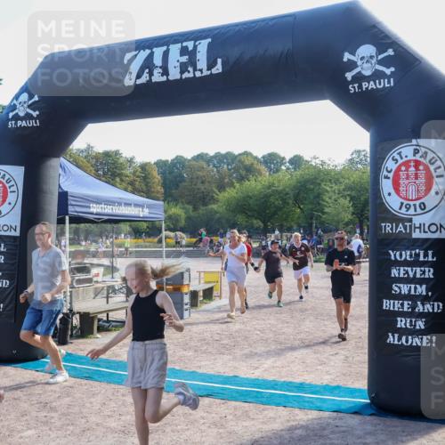 08.09.2024 - Stadtparktriathlon Luisa Fischer http://msf.ph/oto/7034950 08.09.2024 11:04:04 Ziel 227, 237 meine-sportfotos.de