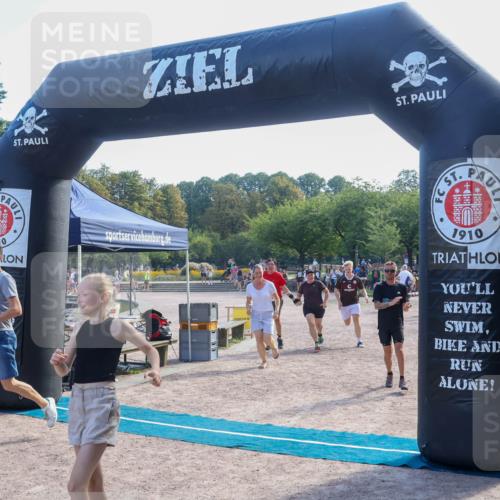 08.09.2024 - Stadtparktriathlon Luisa Fischer http://msf.ph/oto/7034953 08.09.2024 11:04:04 Ziel 227, 237 meine-sportfotos.de