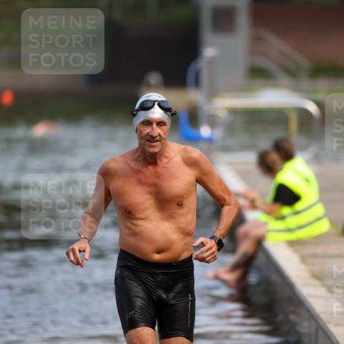 08.09.2024 - Stadtparktriathlon Michael Strokosch http://msf.ph/oto/7034959 08.09.2024 11:55:33 Schwimmen 761 meine-sportfotos.de