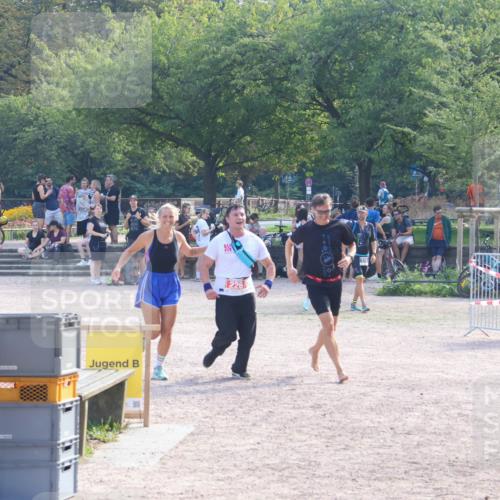 08.09.2024 - Stadtparktriathlon Luisa Fischer http://msf.ph/oto/7034976 08.09.2024 11:04:17 Ziel 226 meine-sportfotos.de