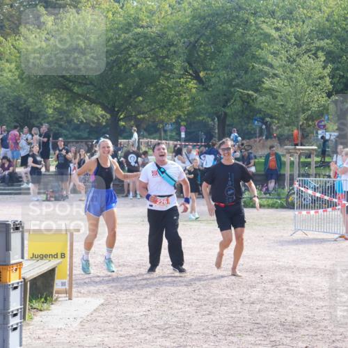 08.09.2024 - Stadtparktriathlon Luisa Fischer http://msf.ph/oto/7034980 08.09.2024 11:04:18 Ziel 226 meine-sportfotos.de
