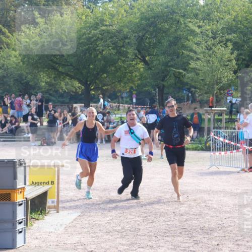 08.09.2024 - Stadtparktriathlon Luisa Fischer http://msf.ph/oto/7034982 08.09.2024 11:04:18 Ziel 226 meine-sportfotos.de