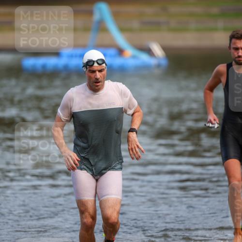 08.09.2024 - Stadtparktriathlon Michael Strokosch http://msf.ph/oto/7035012 08.09.2024 11:56:01 Schwimmen 759, 760 meine-sportfotos.de