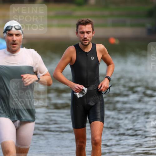 08.09.2024 - Stadtparktriathlon Michael Strokosch http://msf.ph/oto/7035016 08.09.2024 11:56:02 Schwimmen 759, 760 meine-sportfotos.de